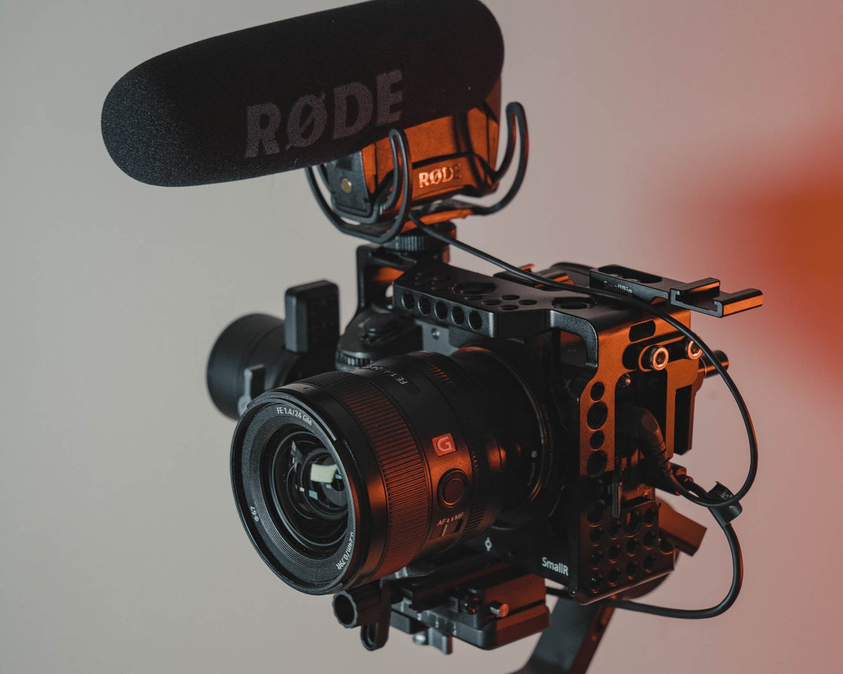 Does the DJI Ronin SC work with a caged Sony A7III?